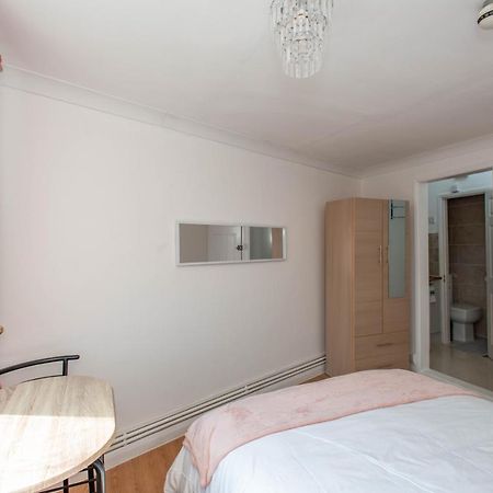 Modern Apartments In Bromley, Greater London Near Tesco And Sundridge Park Station 외부 사진