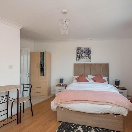 Modern Apartments In Bromley, Greater London Near Tesco And Sundridge Park Station 외부 사진