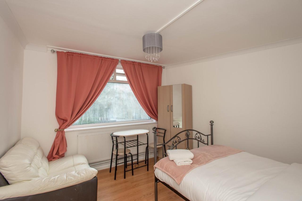Modern Apartments In Bromley, Greater London Near Tesco And Sundridge Park Station 외부 사진
