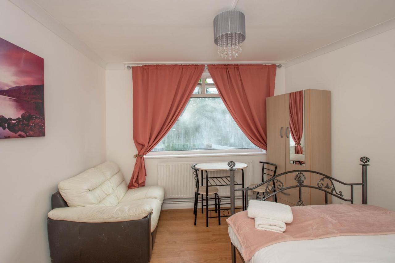 Modern Apartments In Bromley, Greater London Near Tesco And Sundridge Park Station 외부 사진