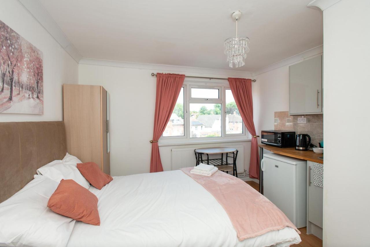 Modern Apartments In Bromley, Greater London Near Tesco And Sundridge Park Station 외부 사진