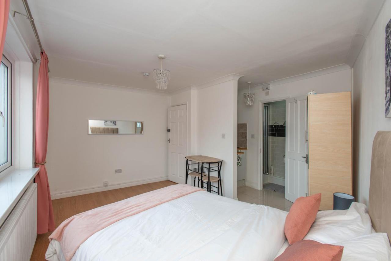 Modern Apartments In Bromley, Greater London Near Tesco And Sundridge Park Station 외부 사진