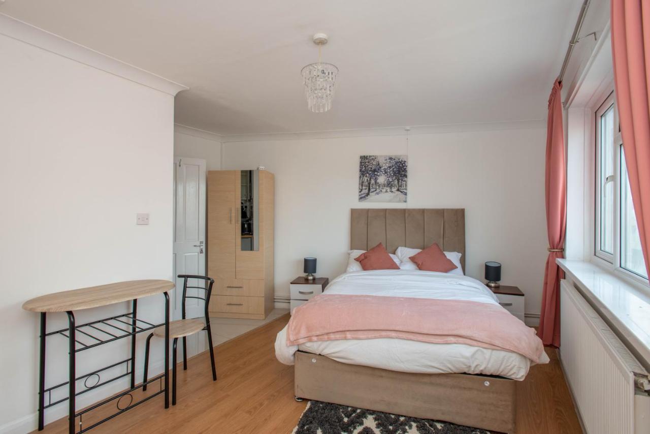 Modern Apartments In Bromley, Greater London Near Tesco And Sundridge Park Station 외부 사진